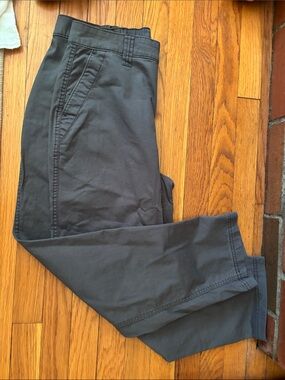 Old Navy Women's Ankle Cropped Pants in Charcoal